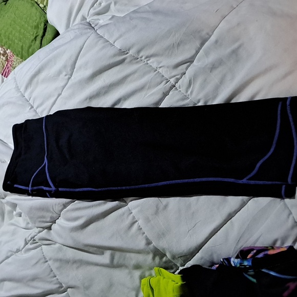 💘Today Only💘Huge Fabletics Bundle Leggings Capri - Picture 5 of 9